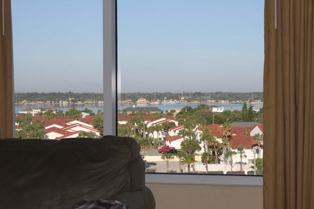 Land-/Flußseite Hotel Emerald Shores Resort