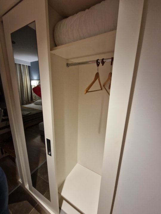 Zimmer Well Palace Side