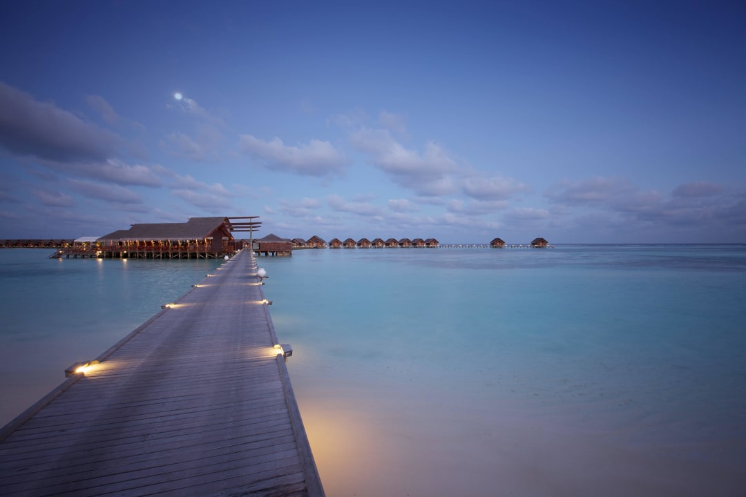 Steg zu dem Water Villas LUX South Ari Atoll