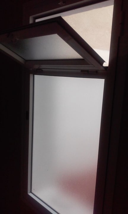 Fenster im Bad Erdgeschoss Hotel Moon Dreams Fuengirola