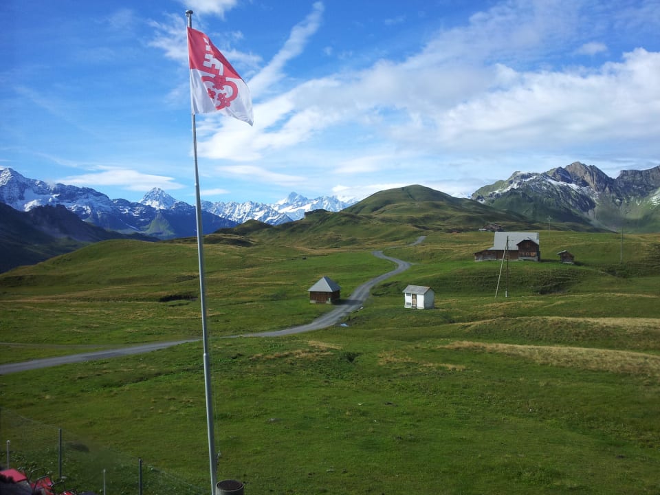 Aussicht von einem der Zimmer Berggasthaus Tannalp