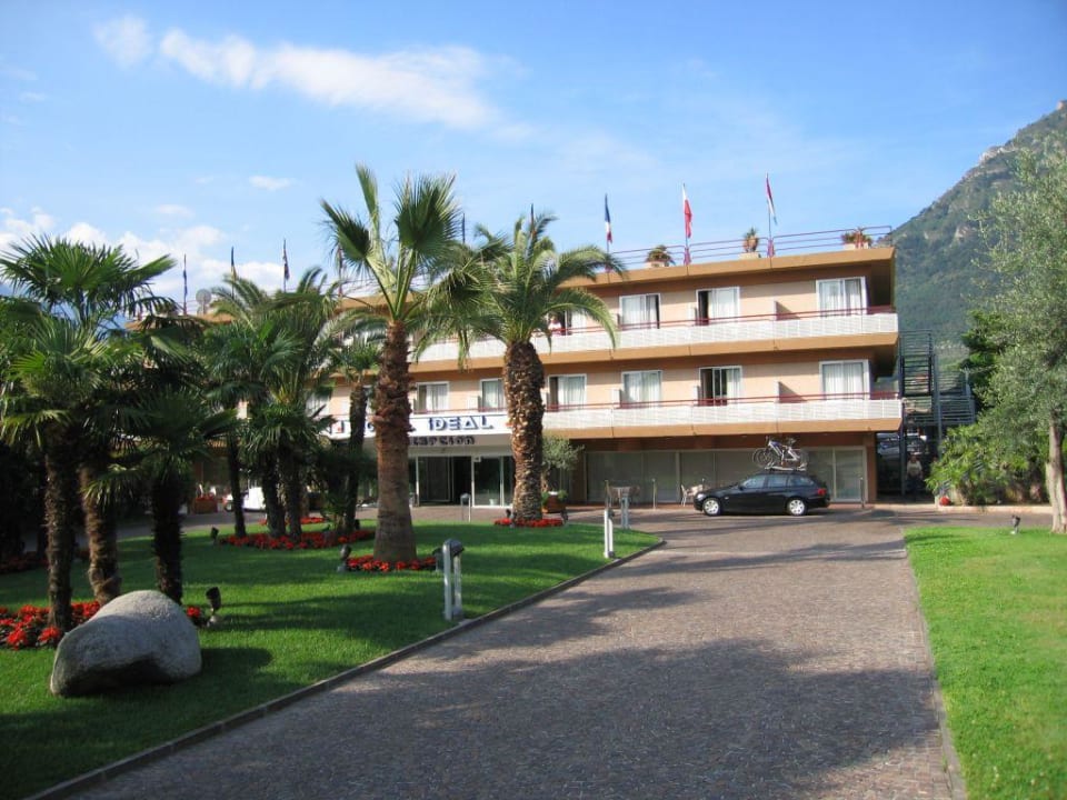 Eingangsbereich und Rezeption  Hotel Ideal