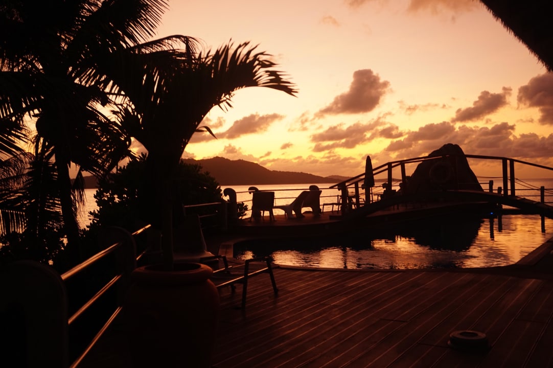 Pool bei Sonnenaufgang Hotel Patatran Village