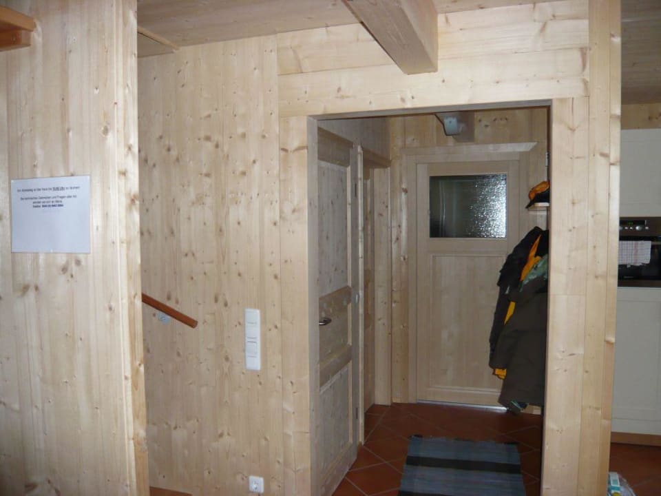 Eingangsbereich Garderobe Alpendorf Dachstein West by ALPS RESORTS