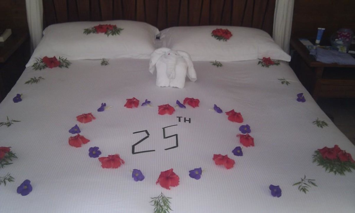 Geschmücktes Bett Kuramathi Maldives