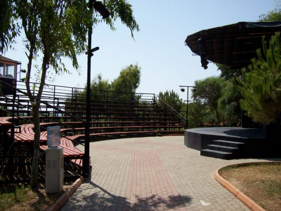 Amphietheater Club Turtas Beach Hotel