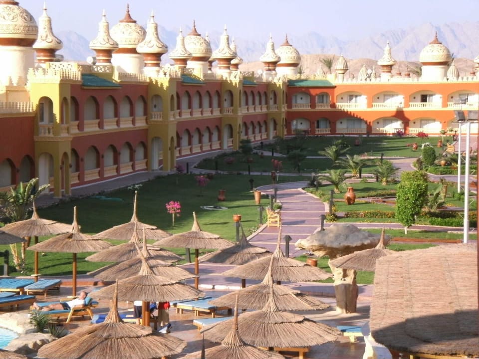 Pool + Minigolfanlage Pickalbatros Alf Leila Wa Leila Resort - Neverland Hurghada