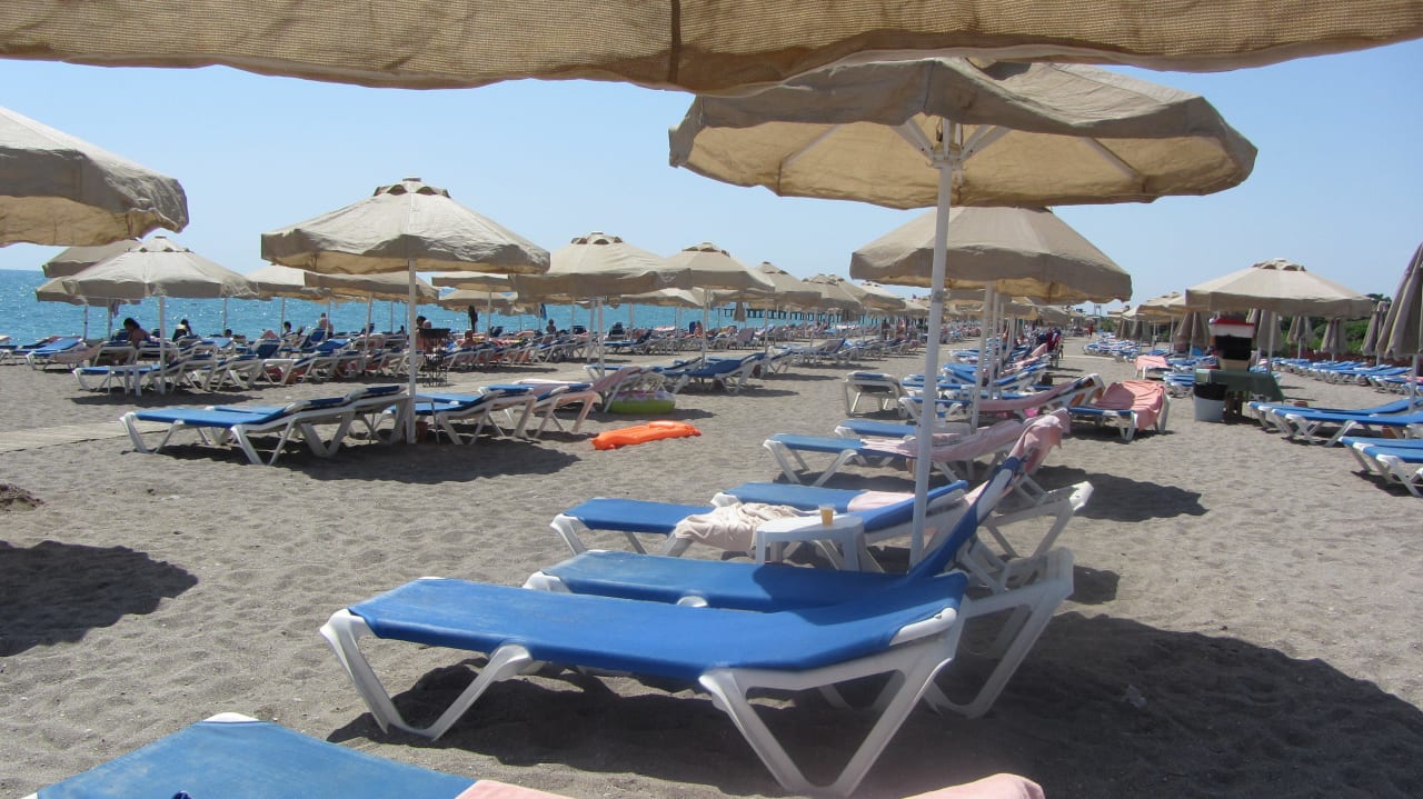 Morgens am Strand Starlight Resort Hotel