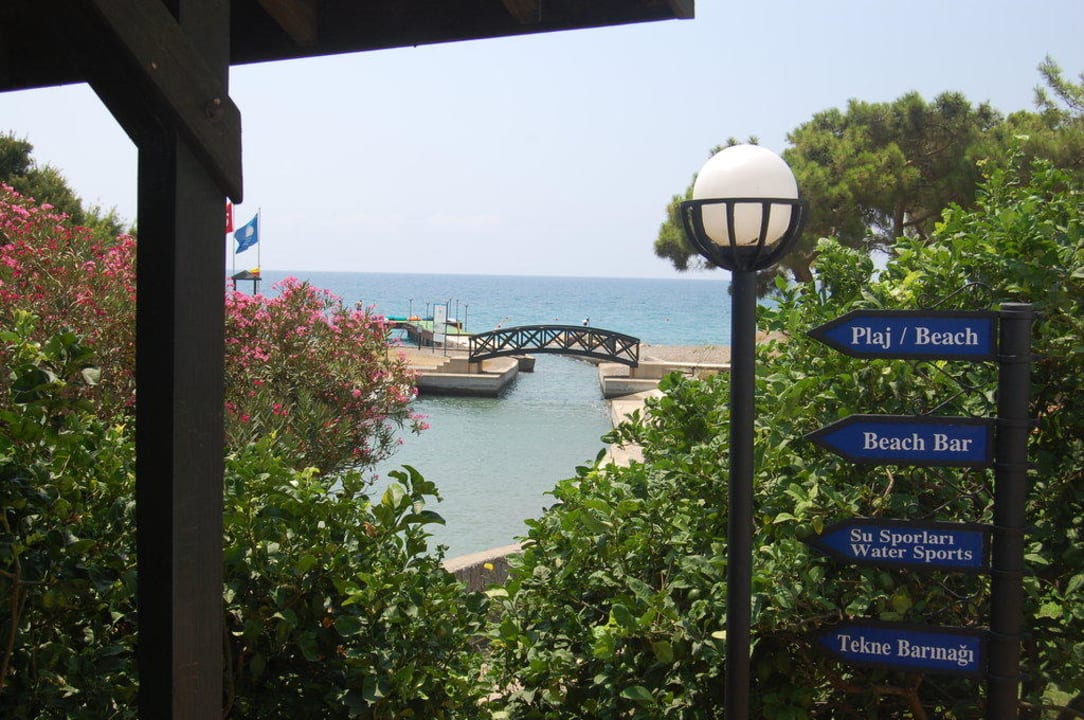 Auf dem Weg zum Strand Mia Resorts Pinepark Holiday Club