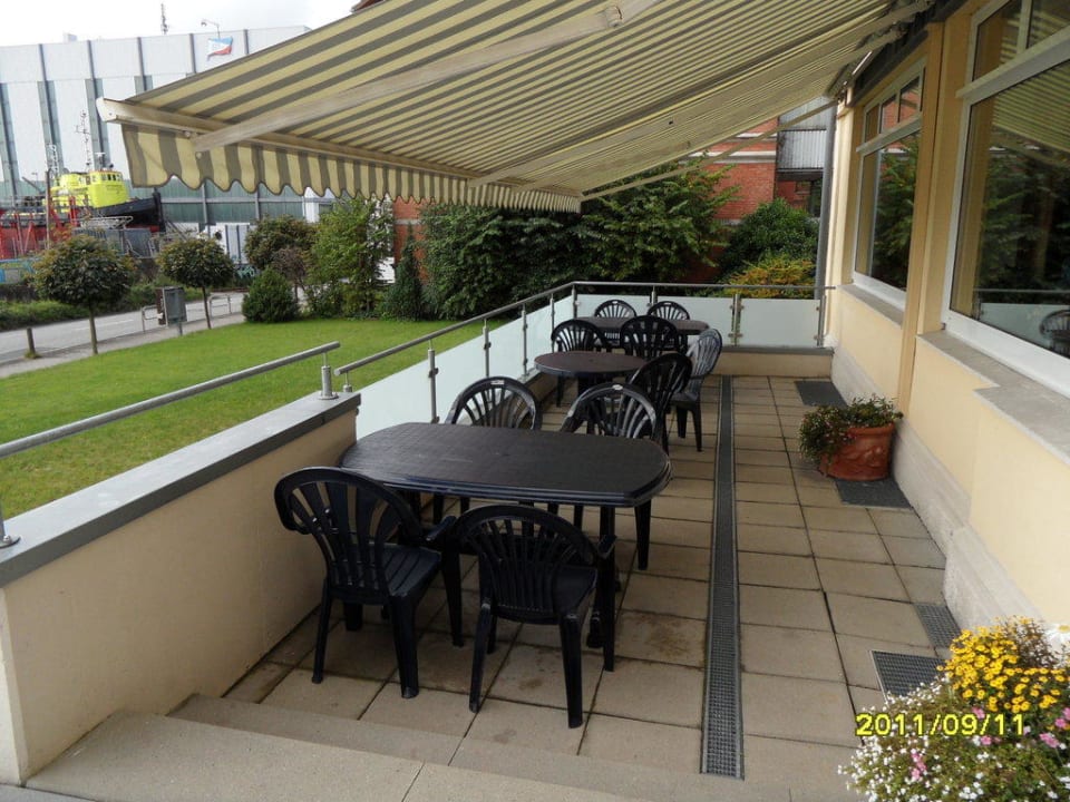 Sitzgelegenheit vor dem Hotel Hotel Kieler Förde