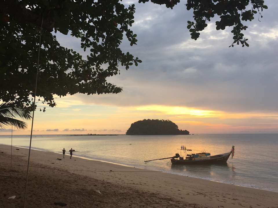 Toller Strand mit Sonnenuntergang Libong Relax Beach Resort