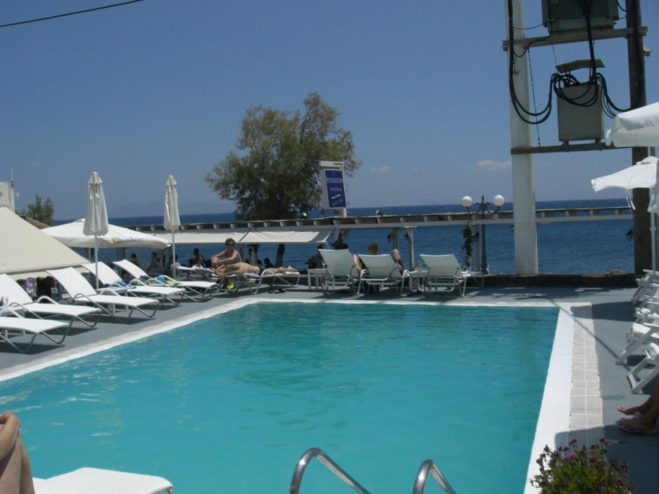 Pool vor dem Hotel Hotel Poseidon Beach