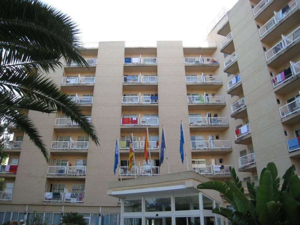 Blick auf Hotel vom Eingang aus Grupotel Orient