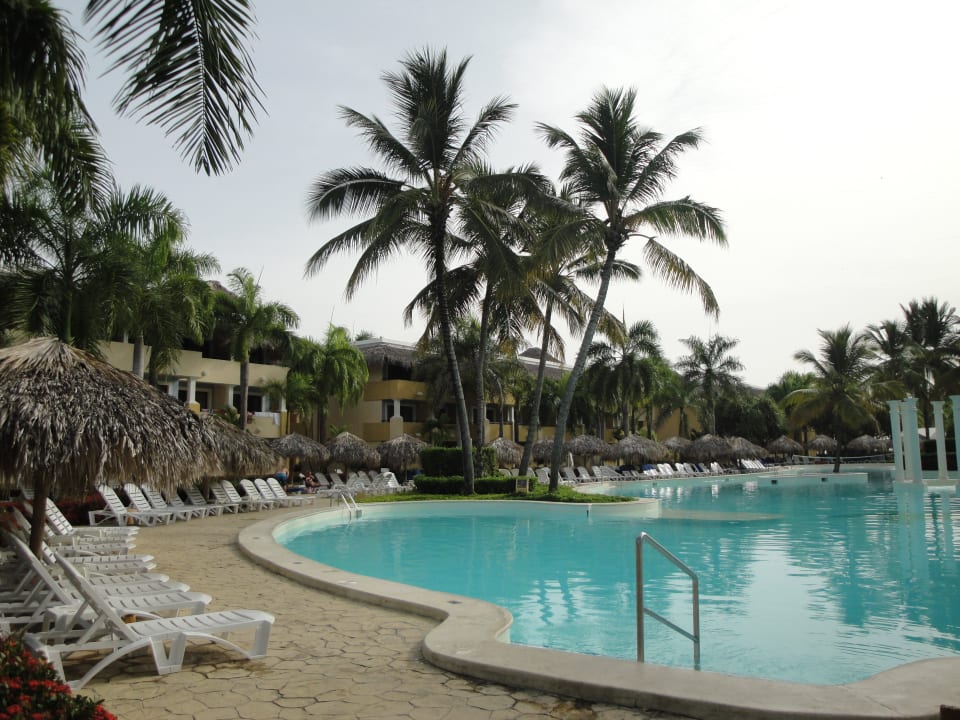 Poolansichten Iberostar Waves Costa Dorada