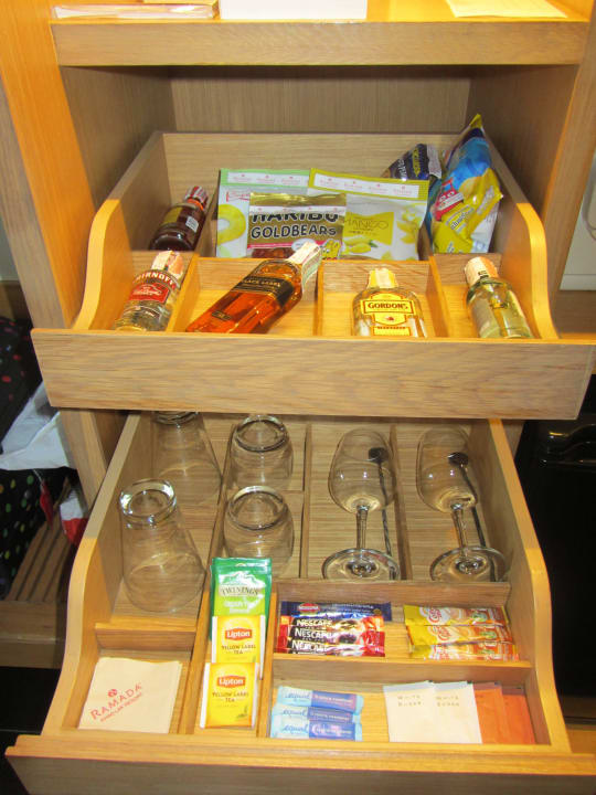 Ein Teil der Minibar Ramada Resort by Wyndham Khao Lak