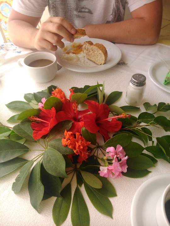 Śniadanie- stół przygotowany dla nas przez kelnera Alassio Hotel and Thalasso