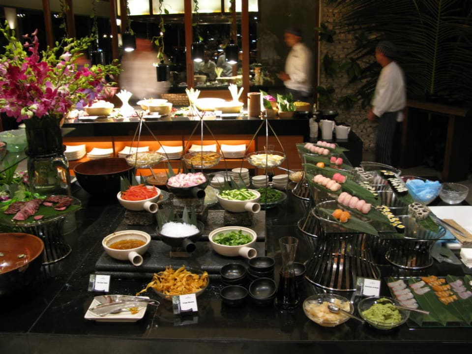 Buffet am Abend Four Seasons Resort Maldives at Landaa Giraavaru