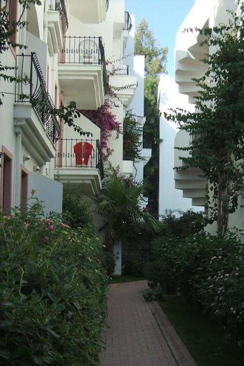 Weg zu den Zimmern Golden Beach Bodrum
