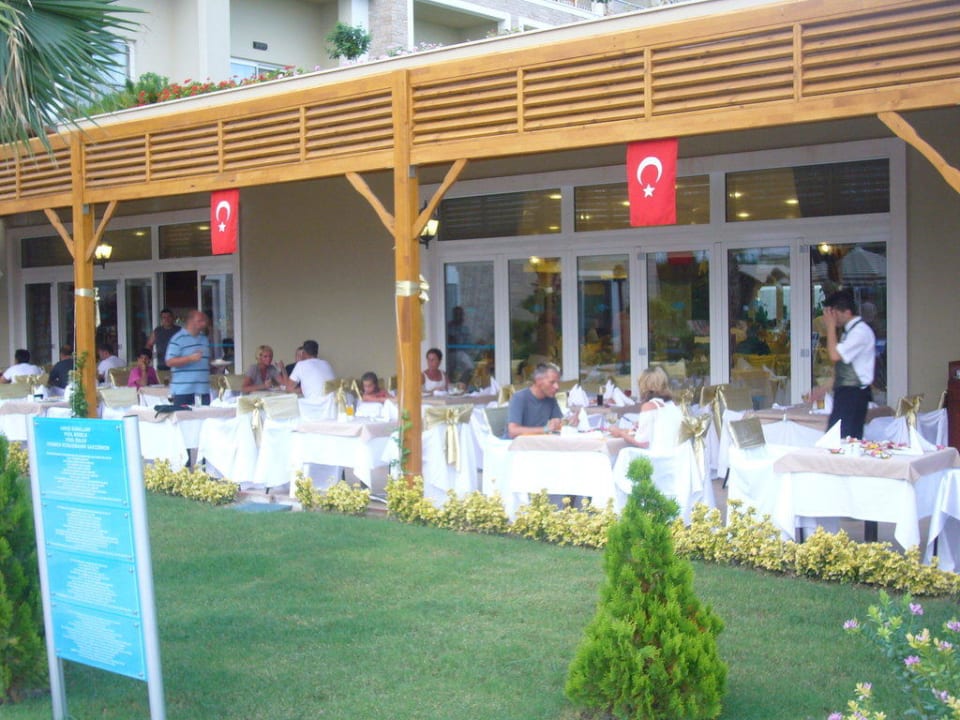 Ein Teil des Außensitzbereiches Adalya Resort & Spa - Adults Only