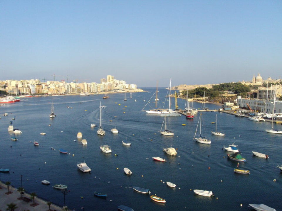 Aussicht von der Dachterrasse Bayview Hotel by ST Hotels