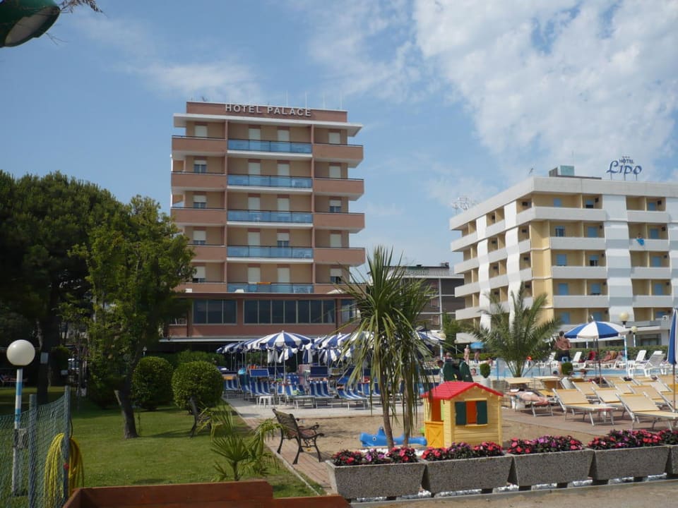 Hotel Palace mit Pool und Garten Hotel Palace