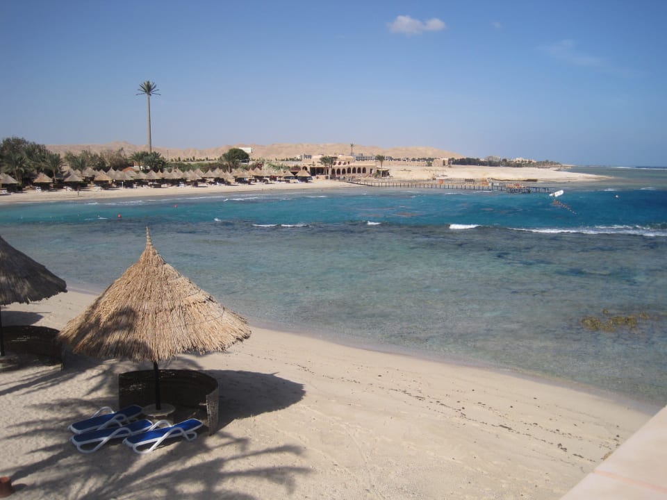 Ausblick auf den Privatstrand Mövenpick Resort El Quseir