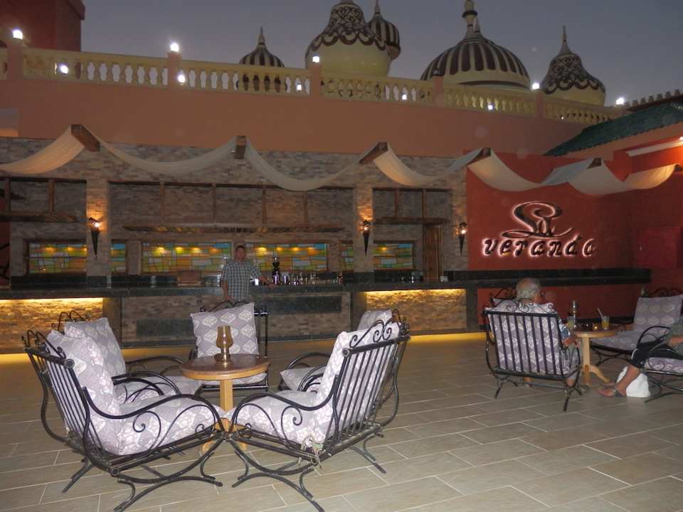 Platz vor den Restaurants Pickalbatros Alf Leila Wa Leila Resort - Neverland Hurghada