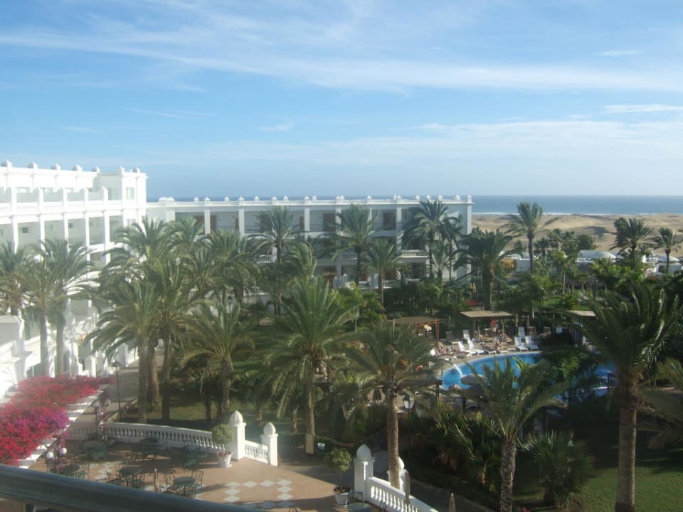 Unten die Frühstücksterrasse Hotel Riu Palace Maspalomas Adults Only