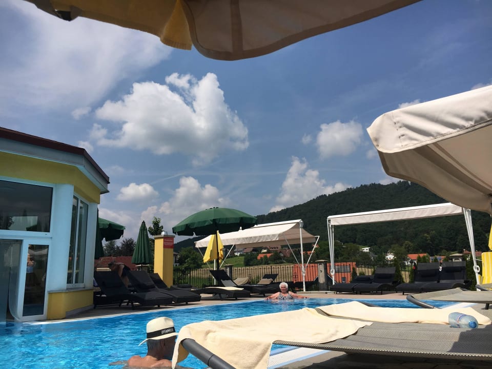 Beheiztes Außenpool Schlössl Hotel Kindl