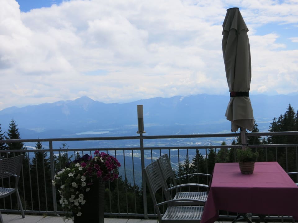 Blick von Terrasse und Zimmerbalkons Sonnenhotel Zaubek