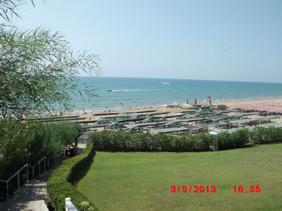 Von der Dachterrasse Can Garden Resort