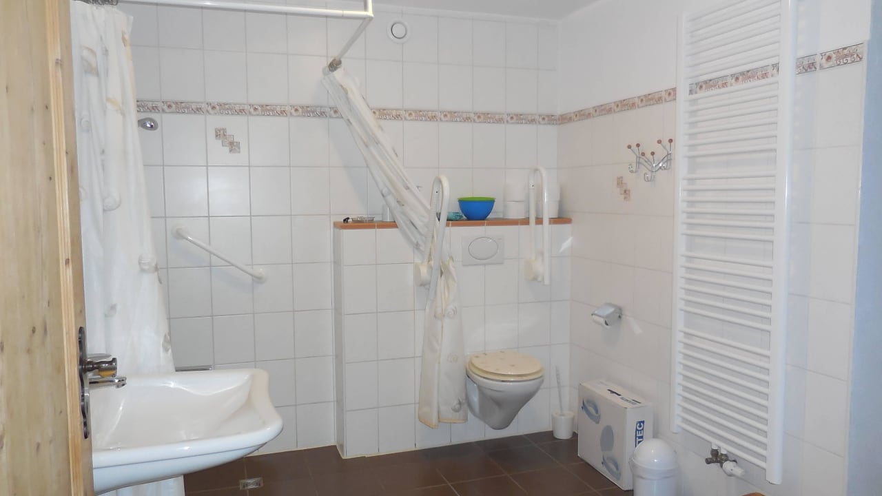 Rollstuhlgerechtes Bad Ferienwohnungen Wolfeicherhof