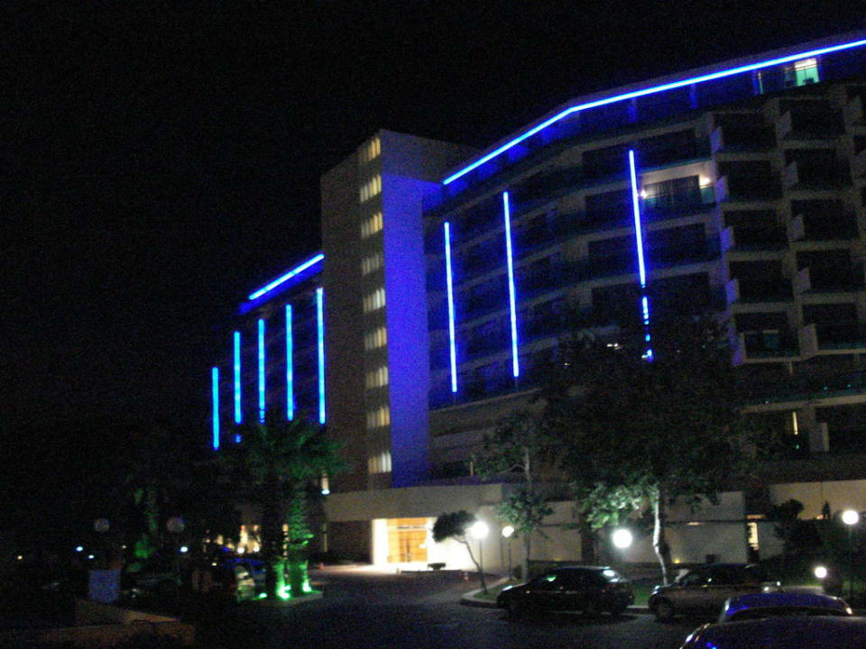 Außenansicht bei Nacht Hotel Calypso Beach