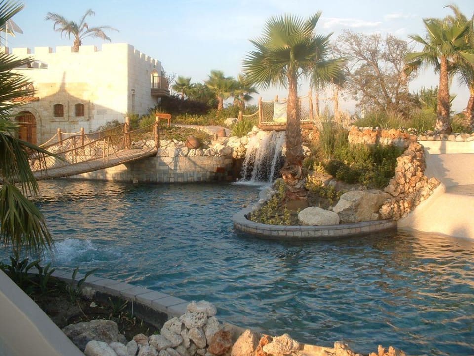 Amazon Waterworld Club Grand Side