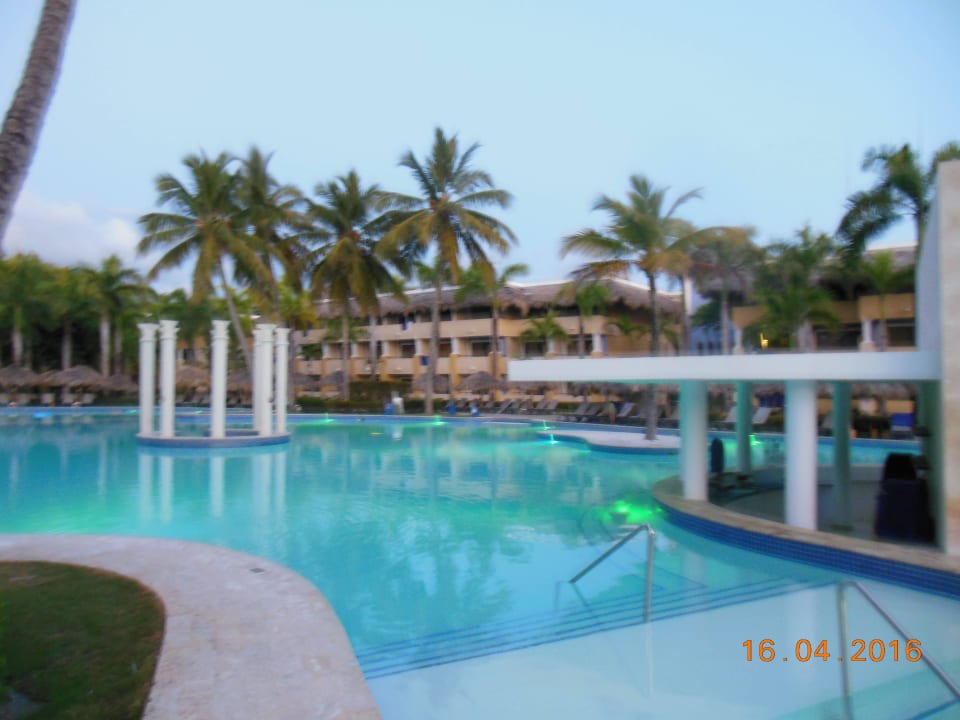 Morgens am Pool - Ruhe vor dem Sturm Iberostar Waves Costa Dorada