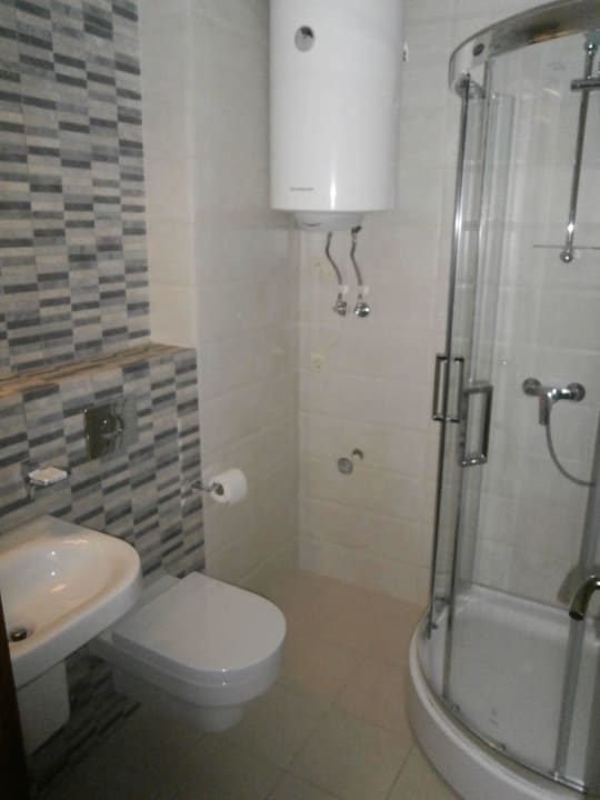 Bad mit Dusche/WC Hotel 19