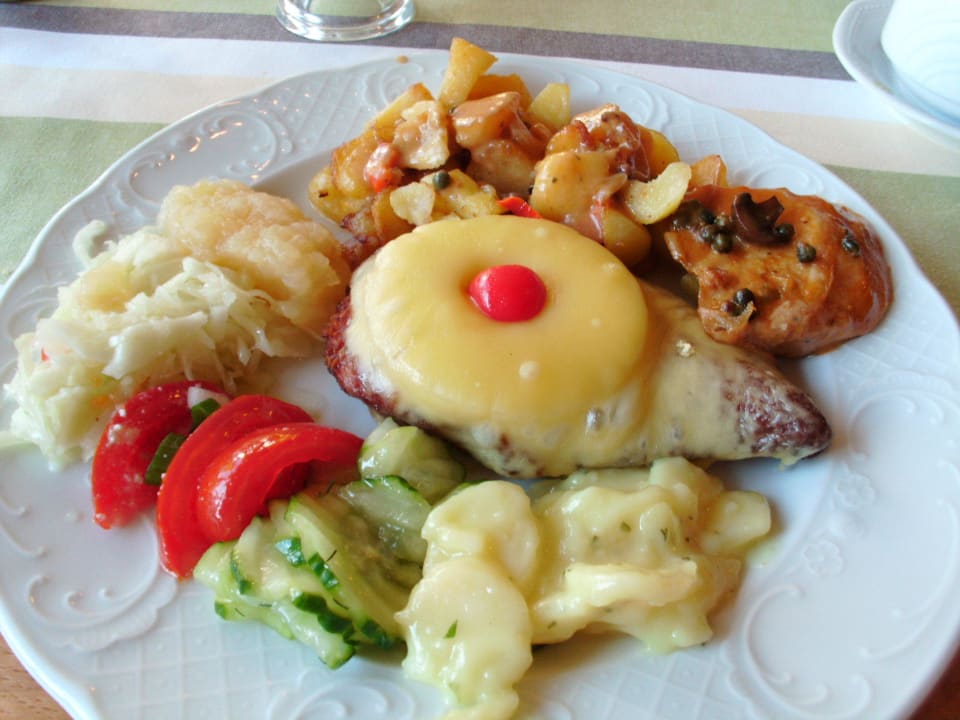 Hawaischnitzel + Beilagen  vom Büffet Hotel Pistono