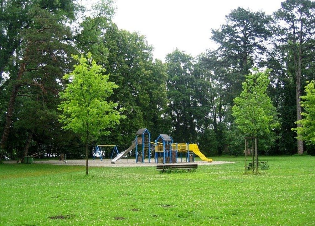 Spielplatz im Außenbereich Jugendherberge Possenhofen