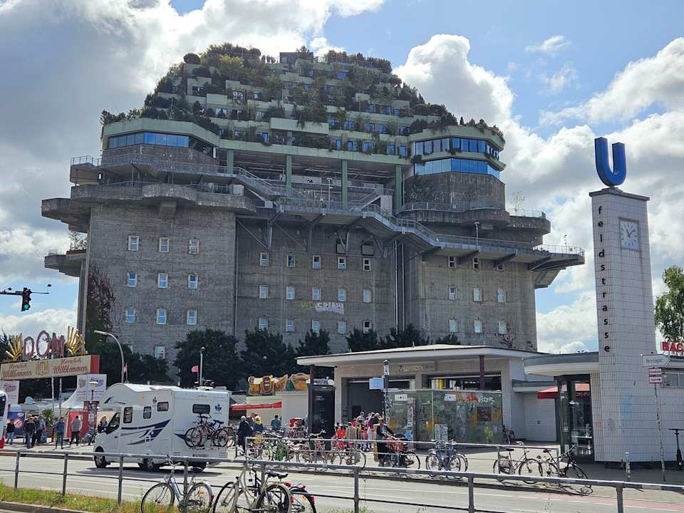 Außenansicht REVERB by Hard Rock Hamburg