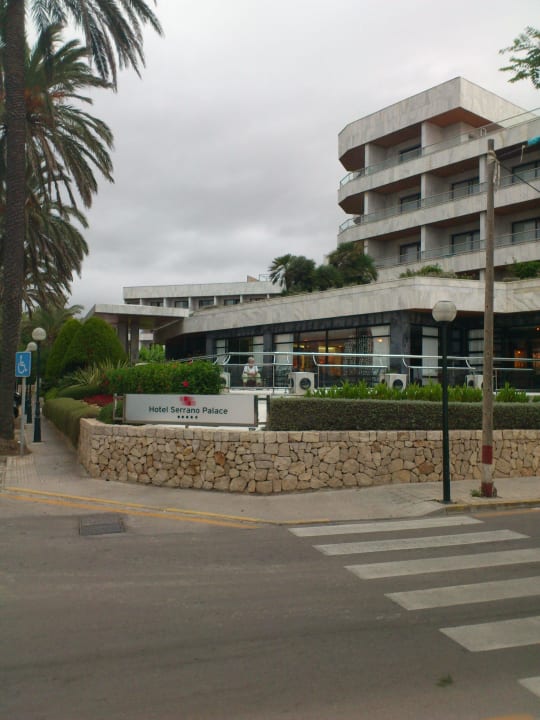 Blick von außen Hotel Serrano Palace