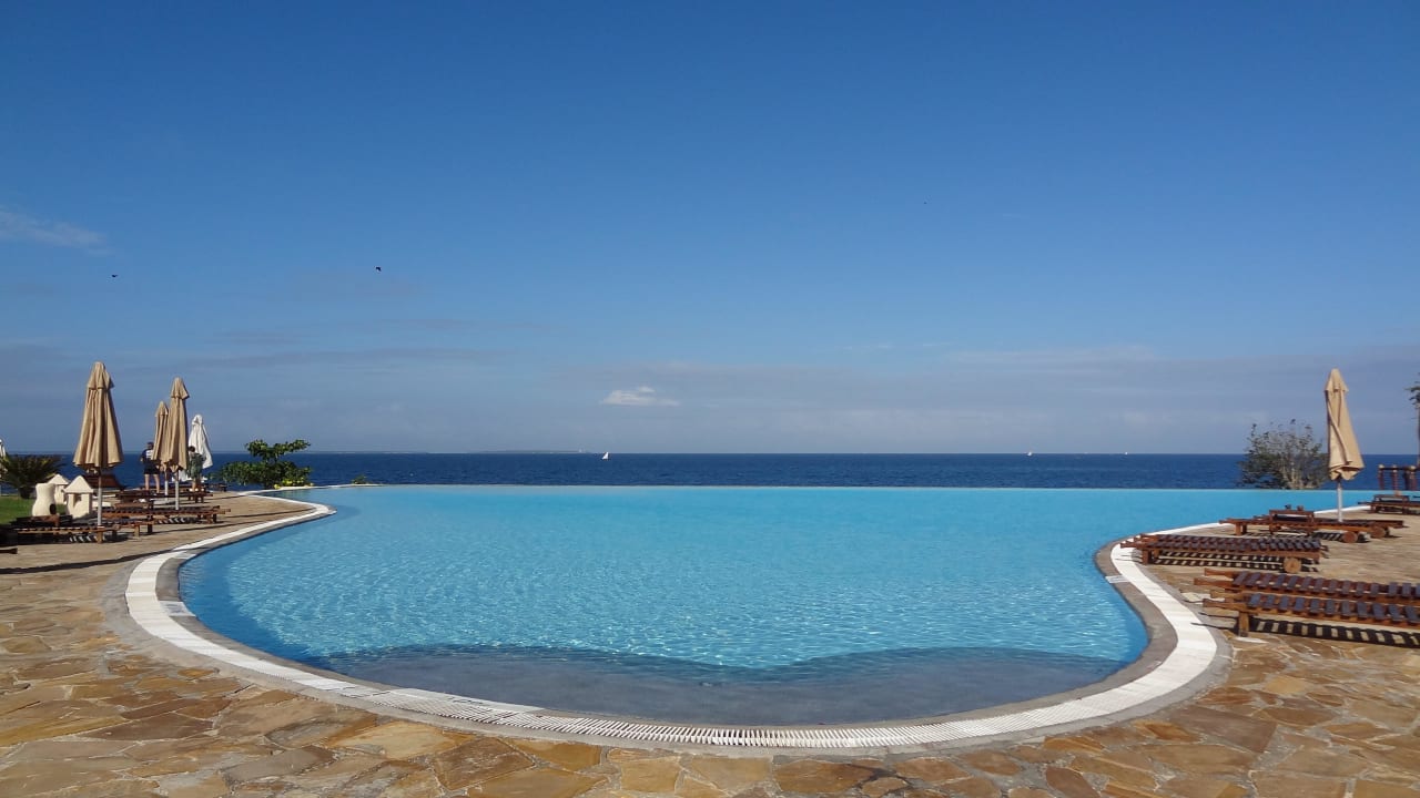 Pool mit Meerblick Royal Zanzibar Beach Resort