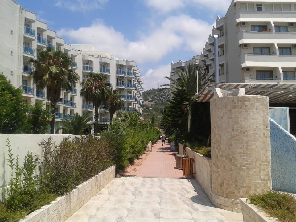 Weg zum strand Club Hotel Mirabell