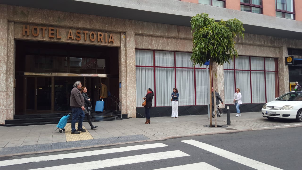 Hinein ins Stadthotel Bull Astoria