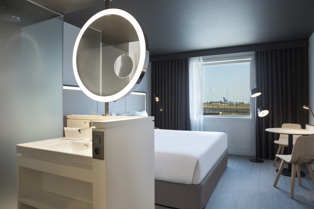Zimmer Innside by Melia Paris Charles de Gaulle Airport