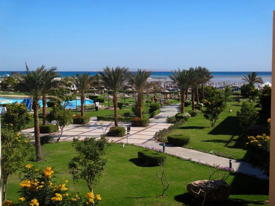 Widok na ogród, basen i morze JAZ Aquamarine Resort