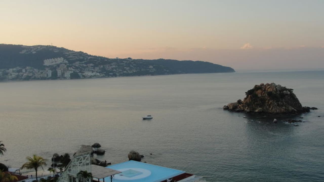 Widok na część Acapulco. Hotel Emporio Acapulco