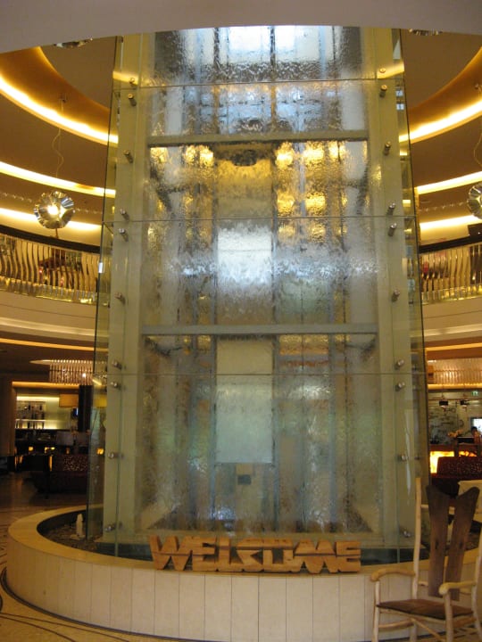 Impulsante Hotelhalle The Alpine Palace