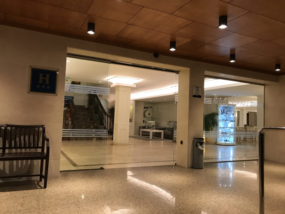 Lobby R2 Veronica Beach Hotel