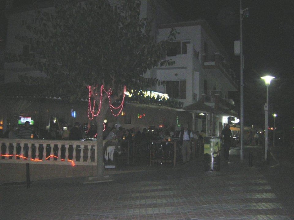 Waikiki Bar am Abend Hotel Playas de Paguera