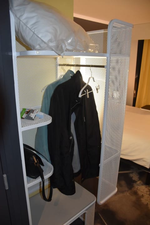 Schrank ibis Styles Paris CDG Airport Roissy